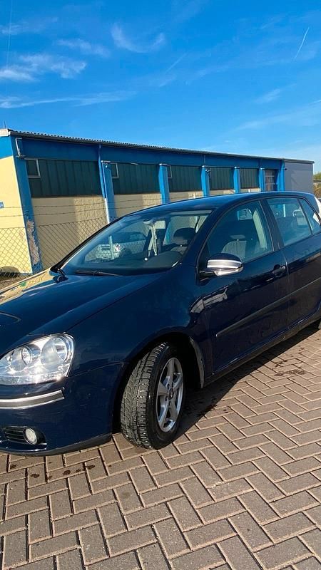 Gebraucht VW Golf V 119 PS (87 kW) 2004 Blau Kleinwagen