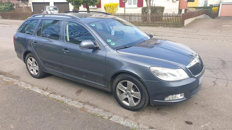 Gebraucht Skoda Octavia 105 PS (77 kW) 2010 Grau Kombi