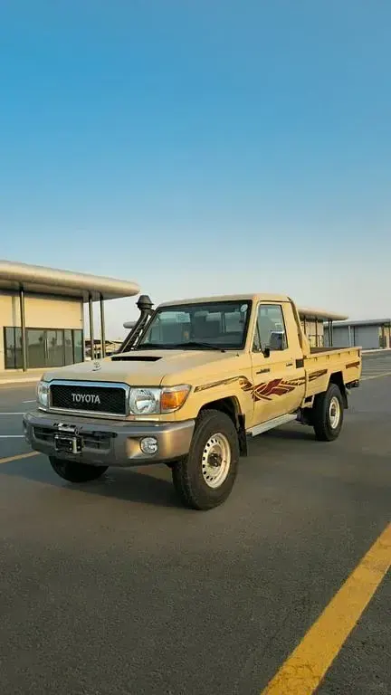 Neu Toyota Land Cruiser 194 PS (142 kW) 2026 Beige Pickup