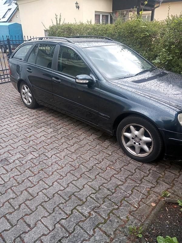 Schwarz Gebraucht 2002 Mercedes C180 Kombi | 1.000 € (Superpreis) - Bild 1/4