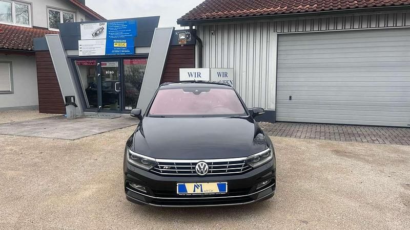Deep black perleffekt Gebraucht 2017 VW Passat Highline Limousine | 22.999 € (Teuer) - Bild 1/4