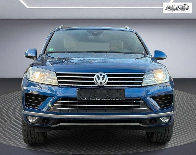 Second-hand VW Touareg Exclusive 262 CP (192 kW) 2016 Albastru SUV