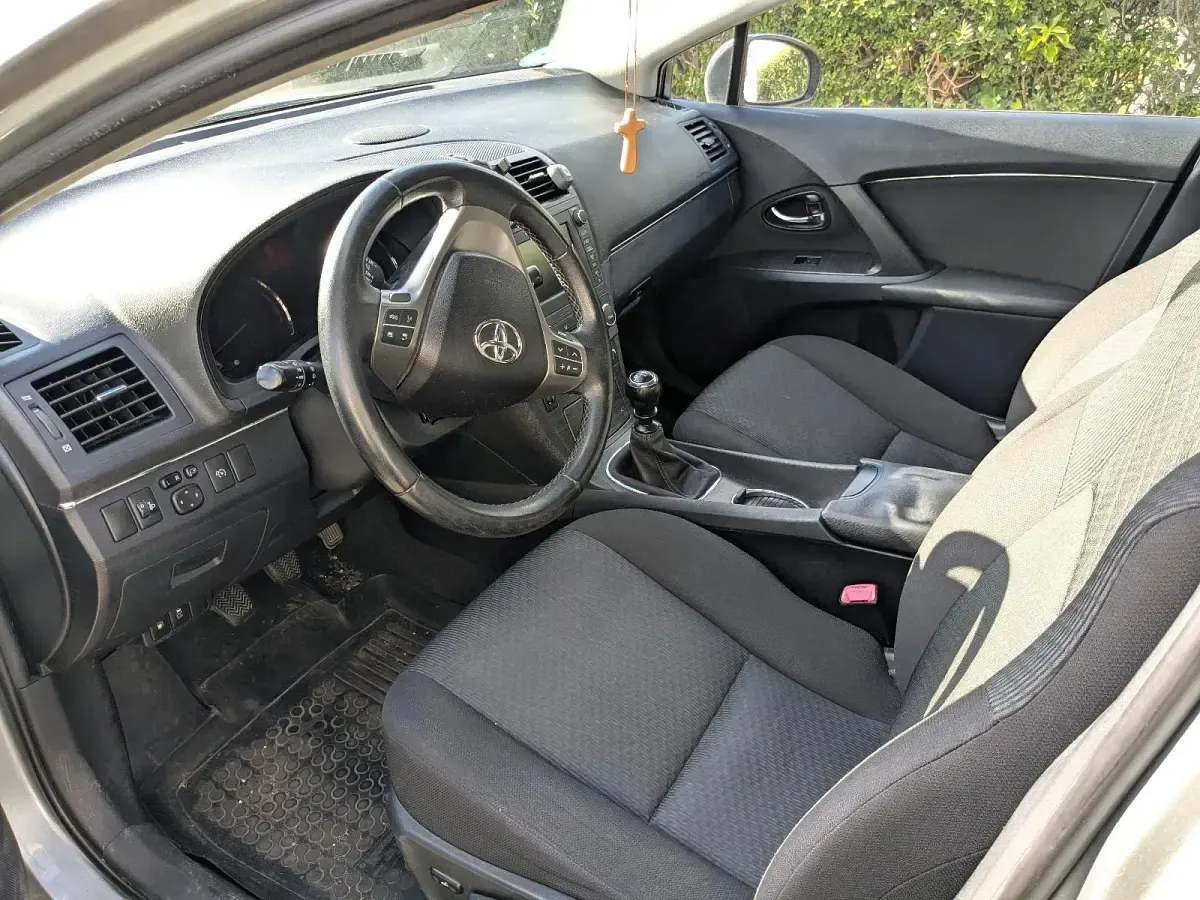 Gebraucht Toyota Avensis 126 PS (92 kW) 2009 Silber Kombi