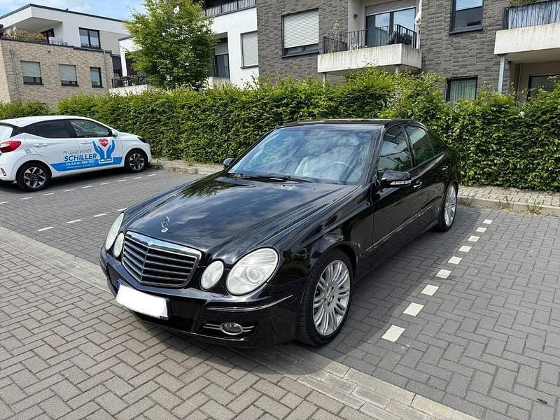 Schwarz Gebraucht 2008 Mercedes E350 Avantgarde Limousine | 8.499 € (Fairer Preis) - Bild 1/4