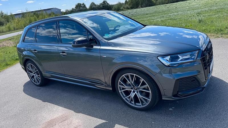 Grau Gebraucht 2022 Audi Q7 S-Line SUV | 64.700 € (Fairer Preis) - Bild 1/4