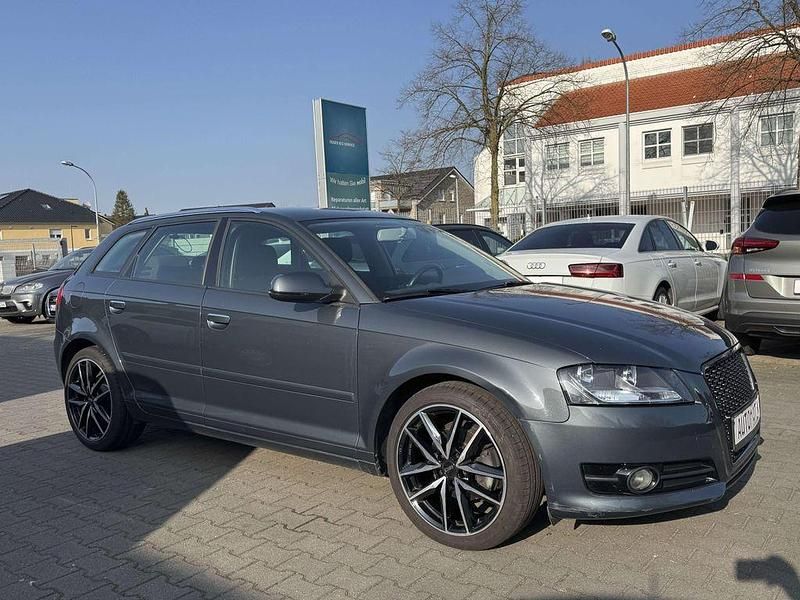 Gebraucht Audi A3 Attraction 125 PS (91 kW) 2011 Meteorgrau perleffekt Kleinwagen