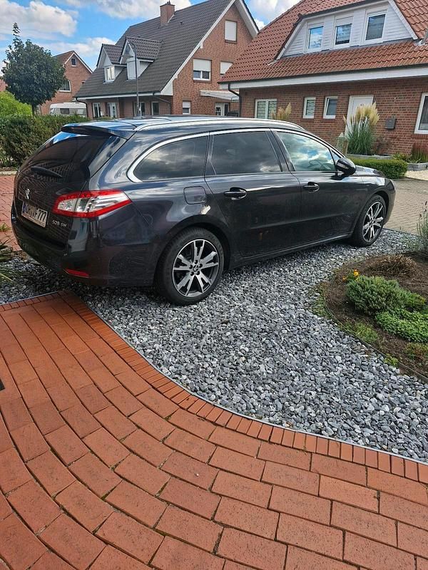 Grau Gebraucht 2013 Peugeot 508 Kombi | 7.400 € (Etwas zu teuer) - Bild 1/4