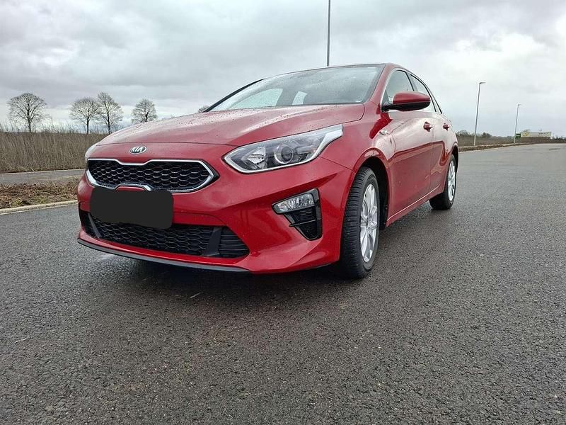 Gebraucht Kia Ceed Vision 140 PS (102 kW) 2020 Rot Kleinwagen