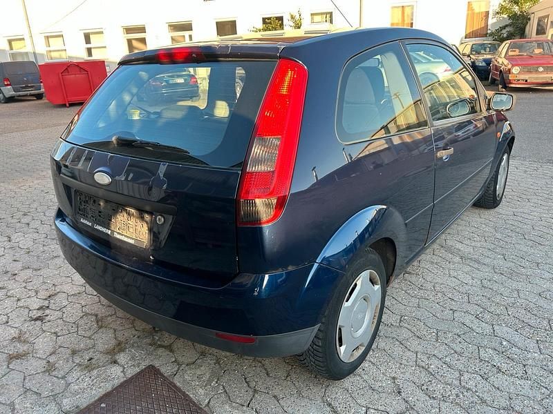 Gebraucht Ford Fiesta 60 PS (44 kW) 2004 Blau Kleinwagen