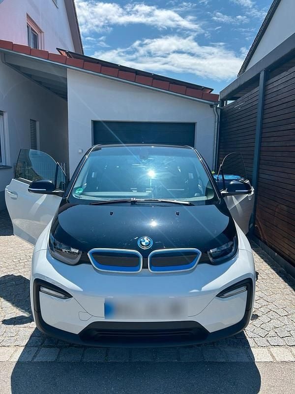 Weiß Gebraucht 2022 BMW i3 Comfort Edition Kleinwagen | 17.999 € (Guter Preis) - Bild 1/4