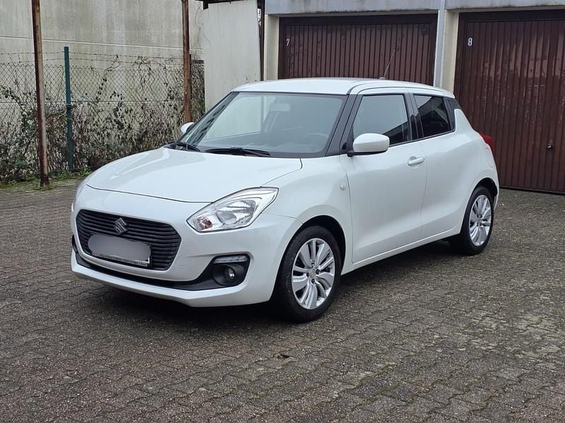 Weiß Gebraucht 2017 Suzuki Swift Limousine | 7.990 € (Superpreis) - Bild 1/4