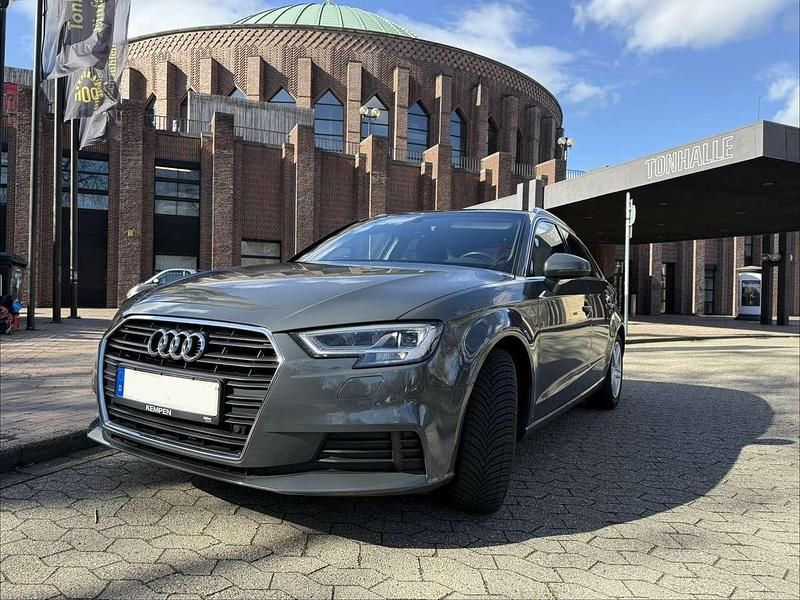 Gebraucht Audi A3 Sportback Comfort 150 PS (110 kW) 2016 Grau Kleinwagen