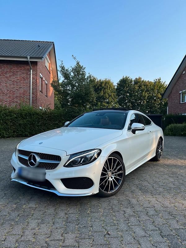 Weiß Gebraucht 2016 Mercedes C250 AMG line Coupé | 24.990 € (Fairer Preis) - Bild 1/4