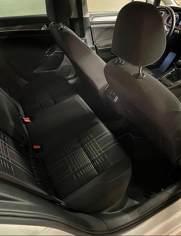 Second-hand VW Golf VII R-line 110 CP (80 kW) 2015 Alb Hatchback