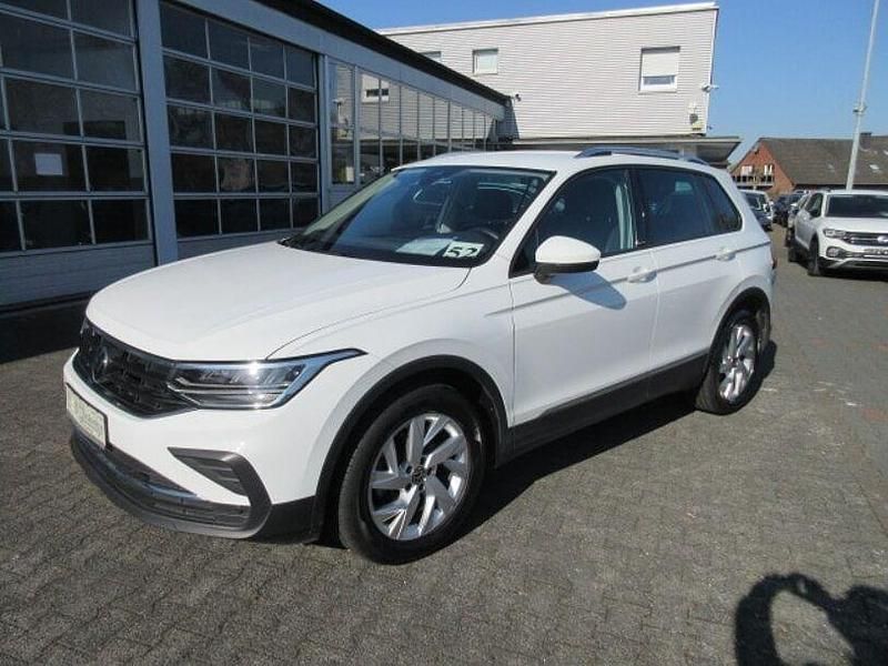 Pure white Gebraucht 2022 VW Tiguan Active SUV | 27.988 € (Fairer Preis) - Bild 1/4