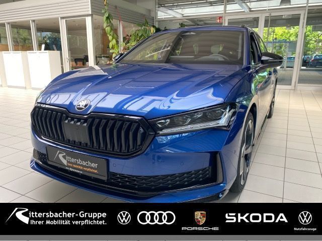 (atlantikblau metallic) Neu 2025 Skoda Superb SportLine Kombi | 51.990 € (Fairer Preis) - Bild 1/4