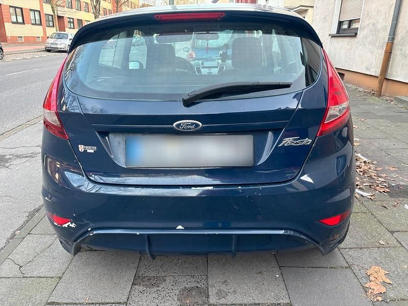 Gebraucht Ford Fiesta 60 PS (44 kW) 2011 Blau Kleinwagen