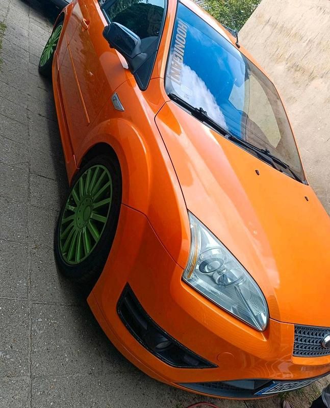 Orange Gebraucht 2007 Ford Focus ST Kleinwagen | 5.800 € - Bild 1/2