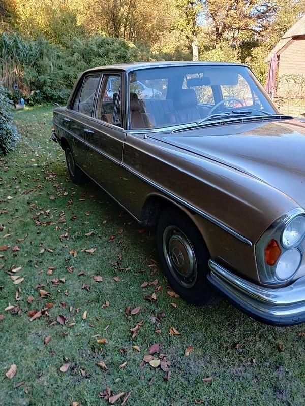 Gebraucht Mercedes 250 140 PS (102 kW) 1967 Gold Limousine