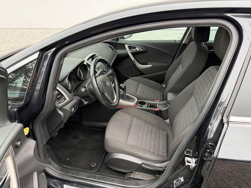 Gebraucht Opel Astra Active 140 PS (102 kW) 2013 Graphitschwarz/carbon flash/mi Limousine