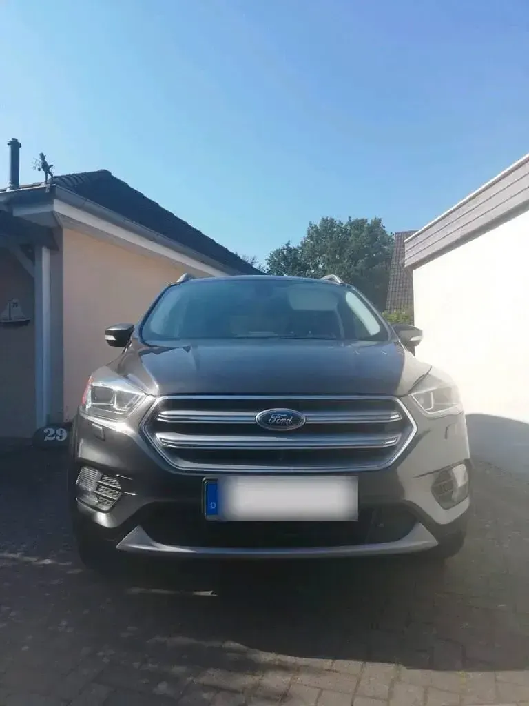 Gebraucht Ford Kuga Titanium 150 PS (110 kW) 2017 Grau SUV