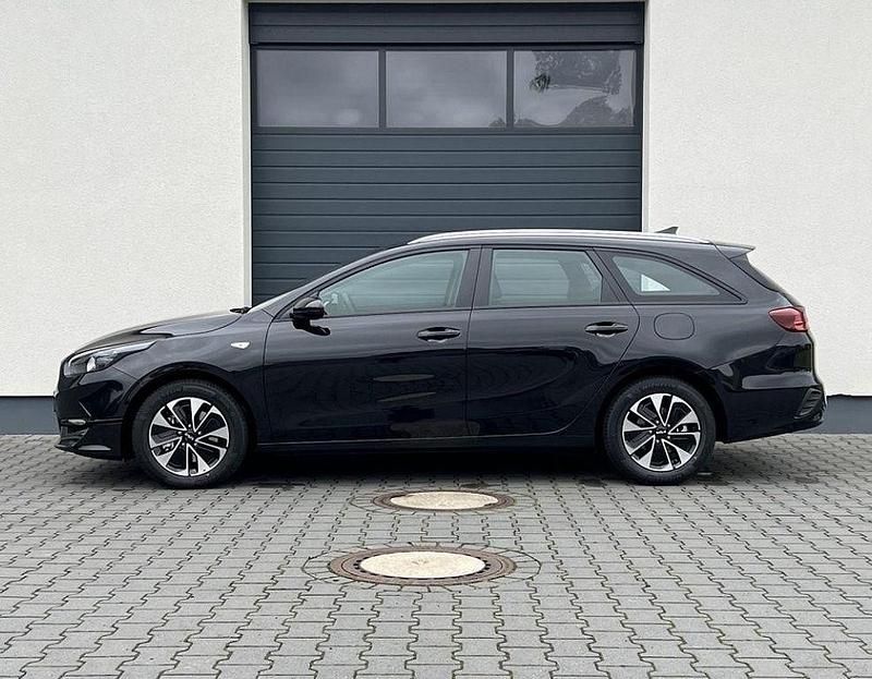 Schwarz Neu 2025 Kia Ceed Sportswagon Vision Kombi | 23.990 € (Fairer Preis) - Bild 1/4
