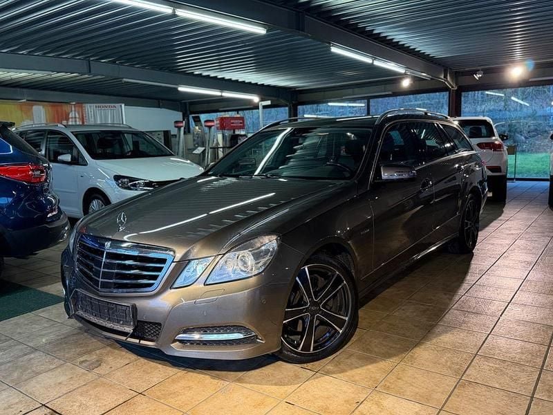 Grau Gebraucht 2011 Mercedes E300 Avantgarde Limousine | 6.990 € (Guter Preis) - Bild 1/4