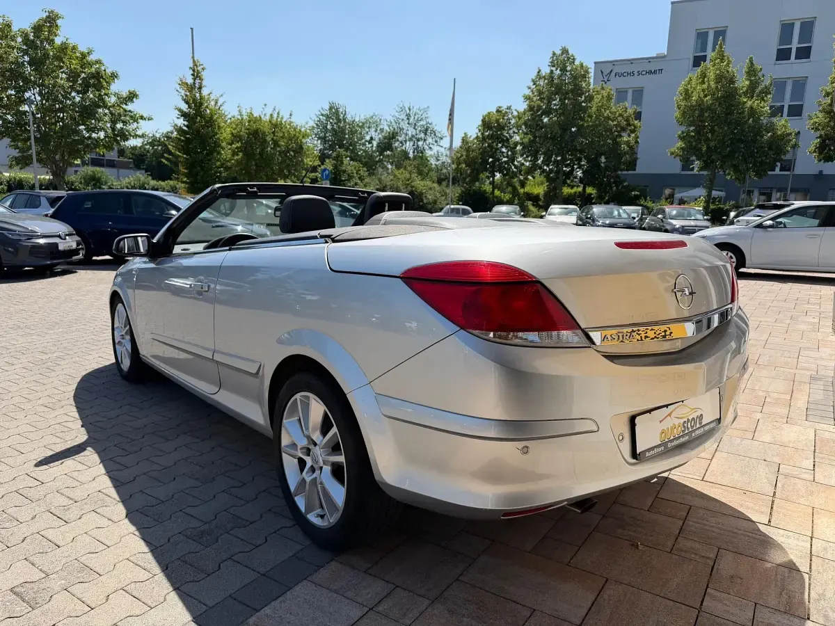 Gebraucht Opel Astra Cosmo 140 PS (102 kW) 2007 Starsilber iii m2 Limousine