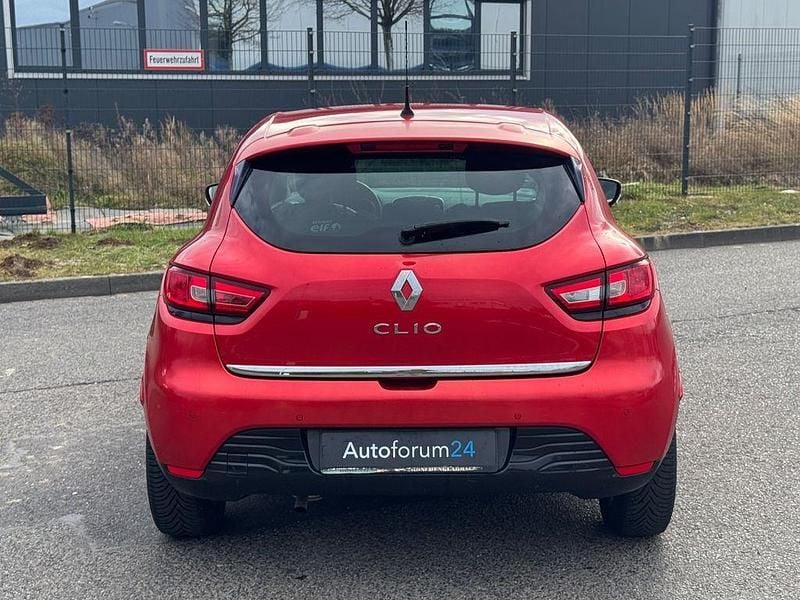Gebraucht Renault Clio IV Luxe 73 PS (53 kW) 2016 Rot Limousine