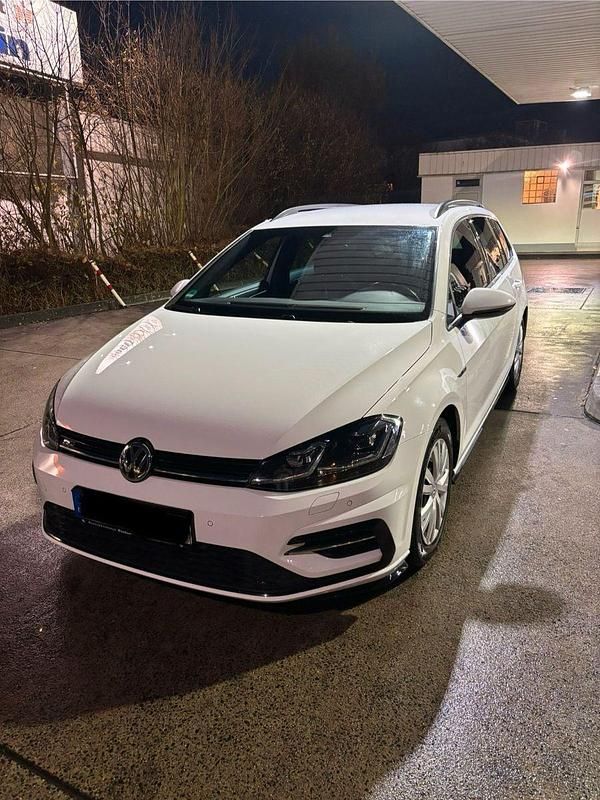 Weiß Gebraucht 2019 VW Golf VII Highline Kombi | 17.900 € (Fairer Preis) - Bild 1/4
