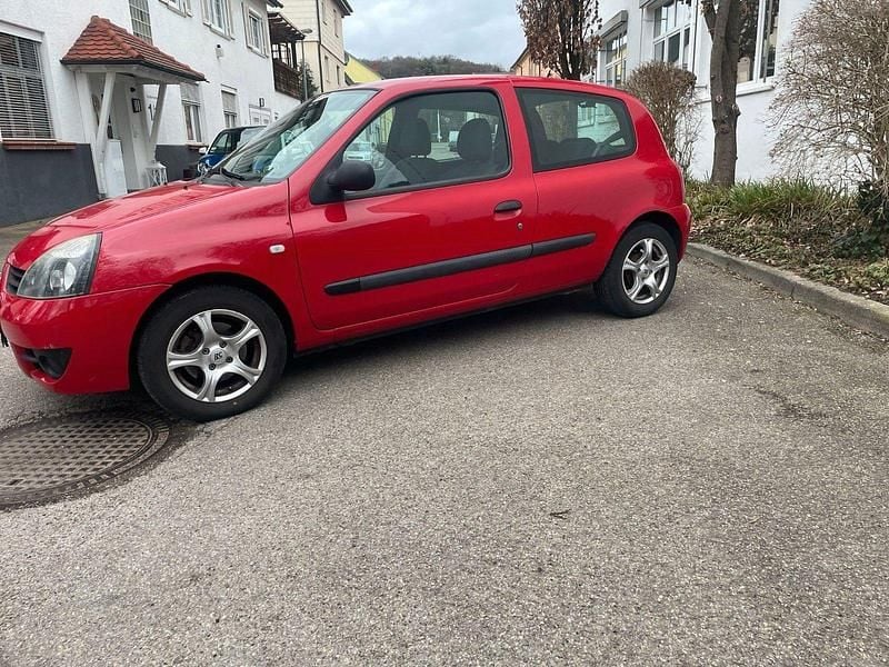 Rot Gebraucht 2009 Renault Clio II Authentique Limousine | 1.800 € (Fairer Preis) - Bild 1/4