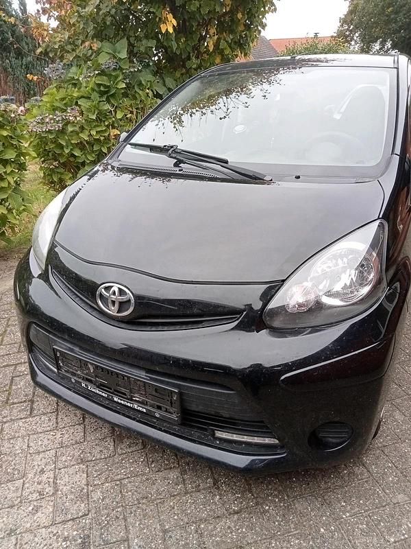 Schwarz Gebraucht 2013 Toyota Aygo Kleinwagen | 4.000 € (Fairer Preis) - Bild 1/4