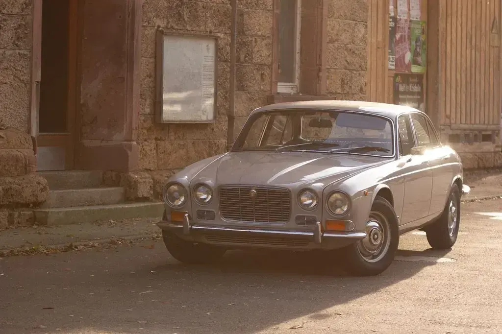 Gebraucht Jaguar XJ6 181 PS (133 kW) 1972 Grau Limousine