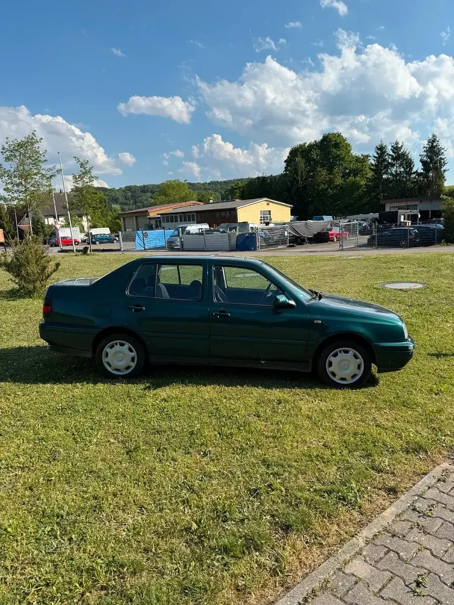 Gebraucht VW Vento 75 PS (55 kW) 1996 Grün Limousine