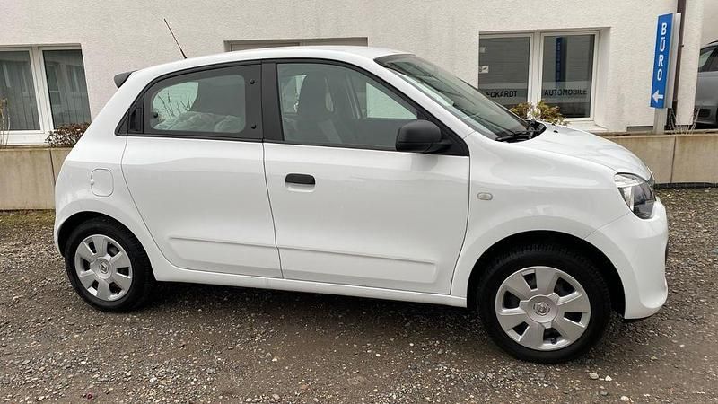 Gebraucht Renault Twingo Life 69 PS (50 kW) 2018 Weiß Kleinwagen