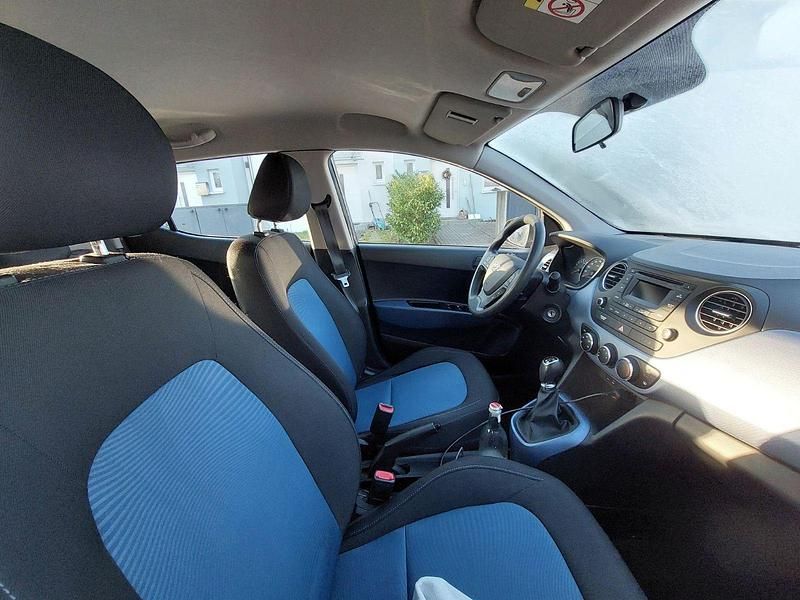 Gebraucht Hyundai i10 Classic 67 PS (49 kW) 2014 Grau Kleinwagen
