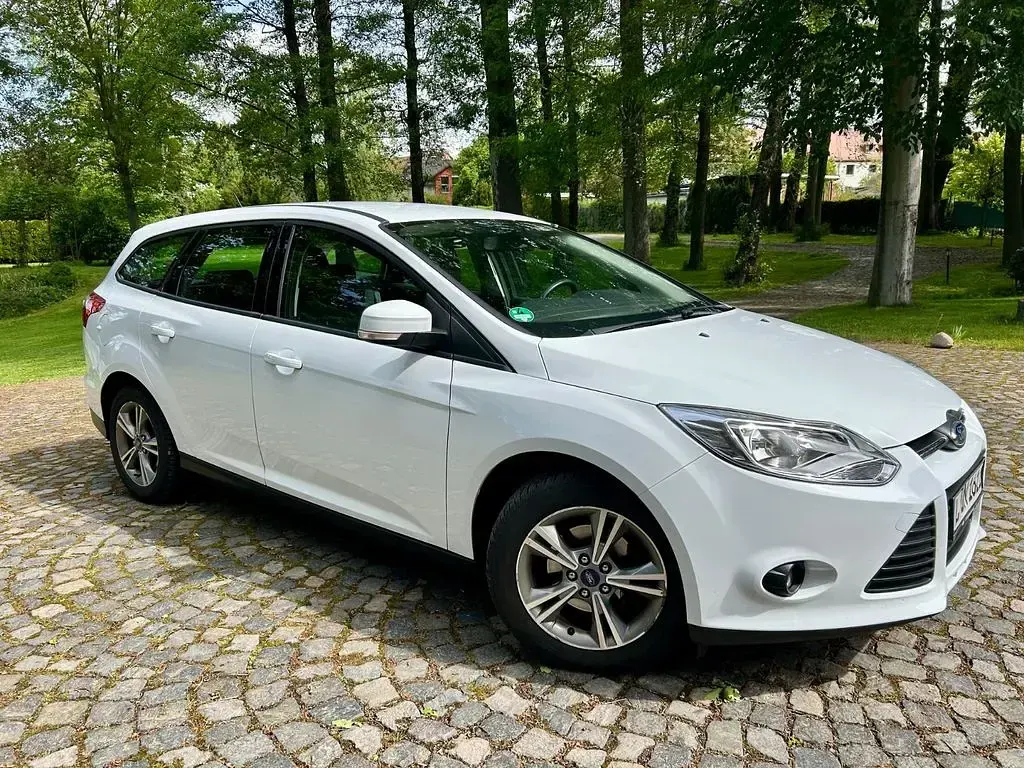 Gebraucht Ford Focus 101 PS (74 kW) 2014 Weiß Kombi