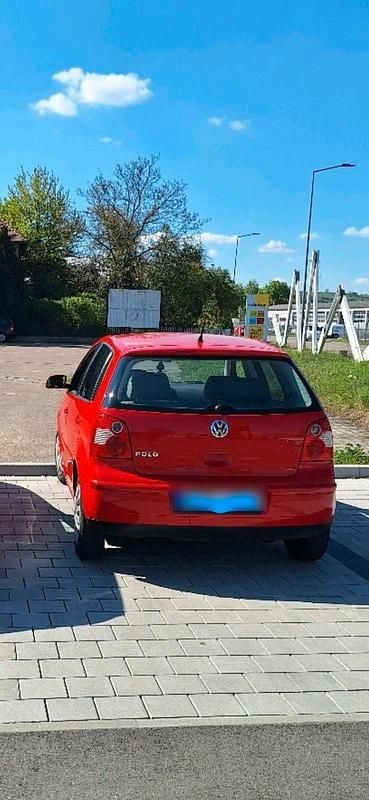 Rot Gebraucht 2004 VW Polo Limousine | 300 € (Superpreis) - Bild 1/4
