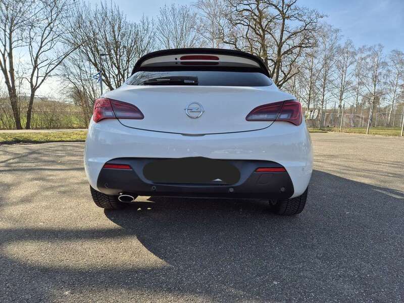 Weiß Gebraucht 2015 Opel Astra GTC S Limousine | 12.999 € - Bild 1/4