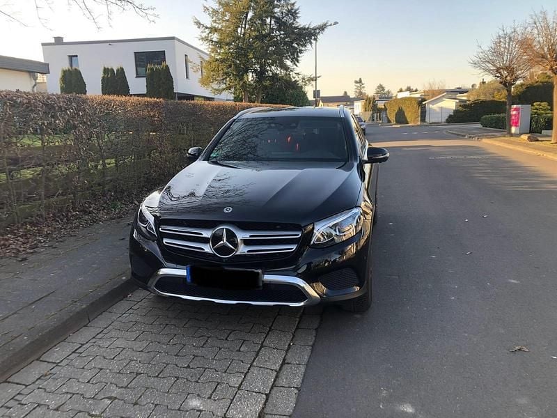 Schwarz Gebraucht 2018 Mercedes 220 SUV | 26.900 € - Bild 1/4