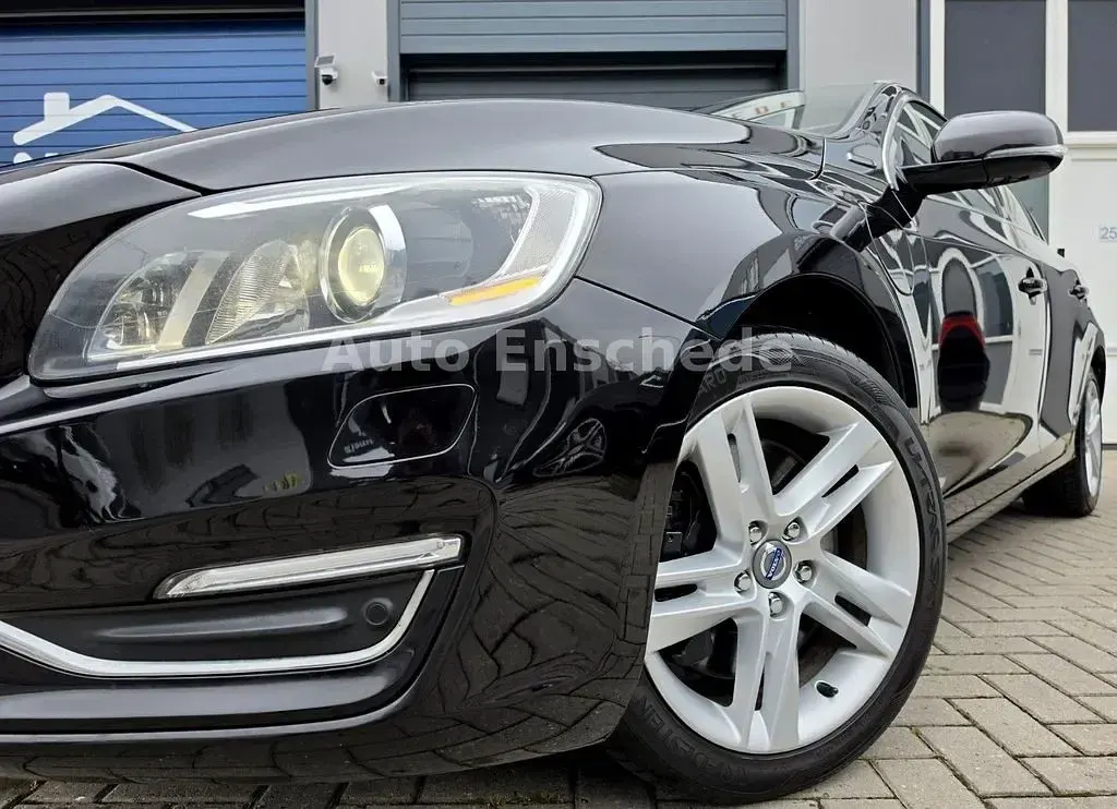 Gebraucht Volvo V60 Inscription 215 PS (158 kW) 2014 Schwarz Kombi