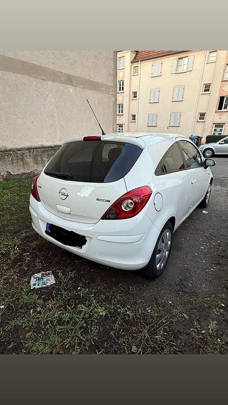 Weiß Gebraucht 2010 Opel Corsa Kleinwagen | 1.000 € (Fairer Preis) - Bild 1/4