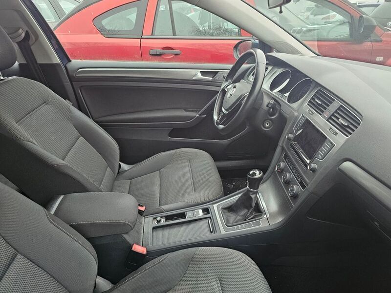 Gebraucht VW Golf VII Comfortline 105 PS (77 kW) 2013 Blau Limousine