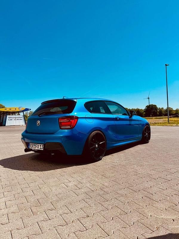 Blau Gebraucht 2013 BMW 135 Coupé Efficient Dynamics Coupé | 21.100 € (Etwas zu teuer) - Bild 1/4