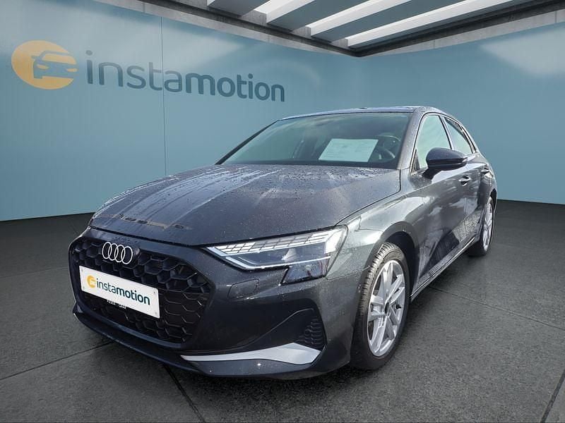 Grau Gebraucht 2025 Audi A3 Sportback Kleinwagen | 33.899 € (Superpreis) - Bild 1/4
