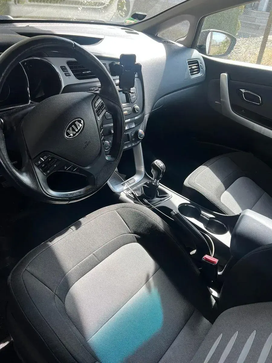 Gebraucht Kia Ceed Vision 99 PS (72 kW) 2015 Grau Kleinwagen