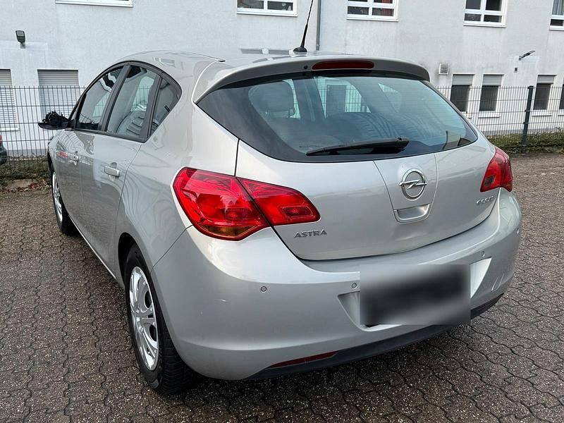 Gebraucht Opel Astra 100 PS (73 kW) 2010 Grau Kleinwagen