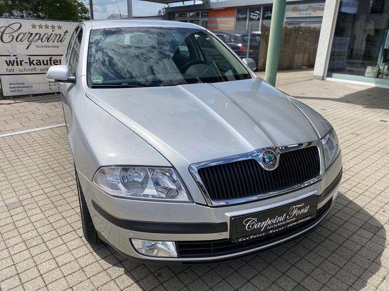 Silber Gebraucht 2005 Skoda Octavia Elegance Limousine | 7.990 € - Bild 1/4