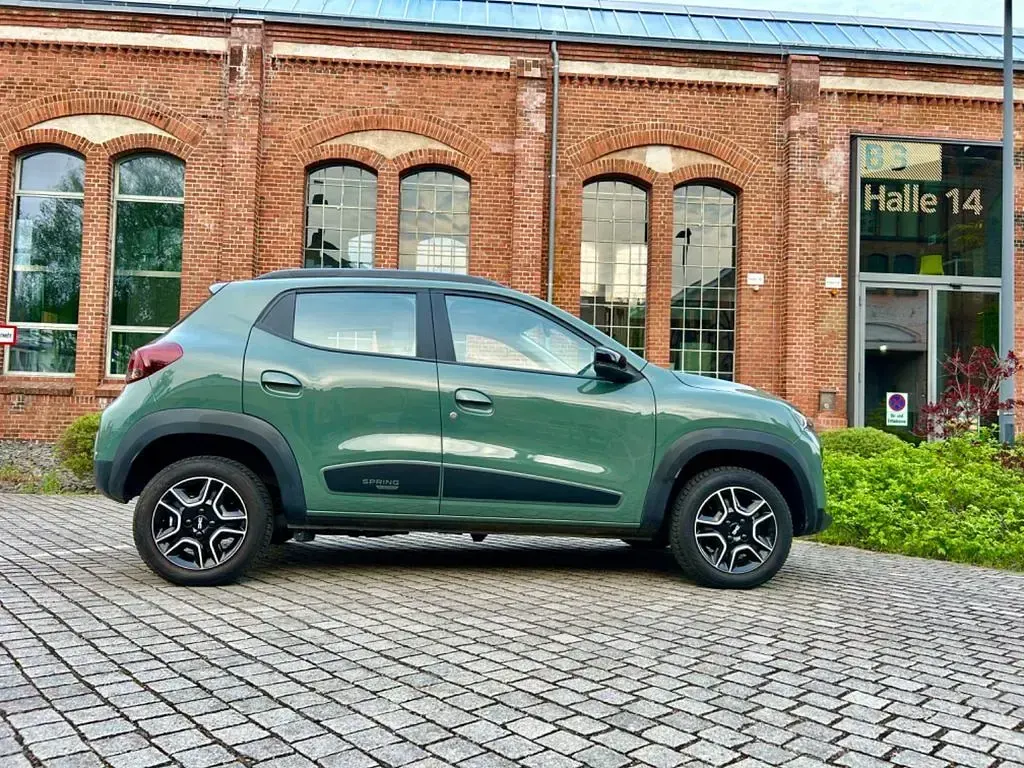 Usado Dacia Spring Essentiel 33 kW (45 CV) 2022 Verde Utilitario