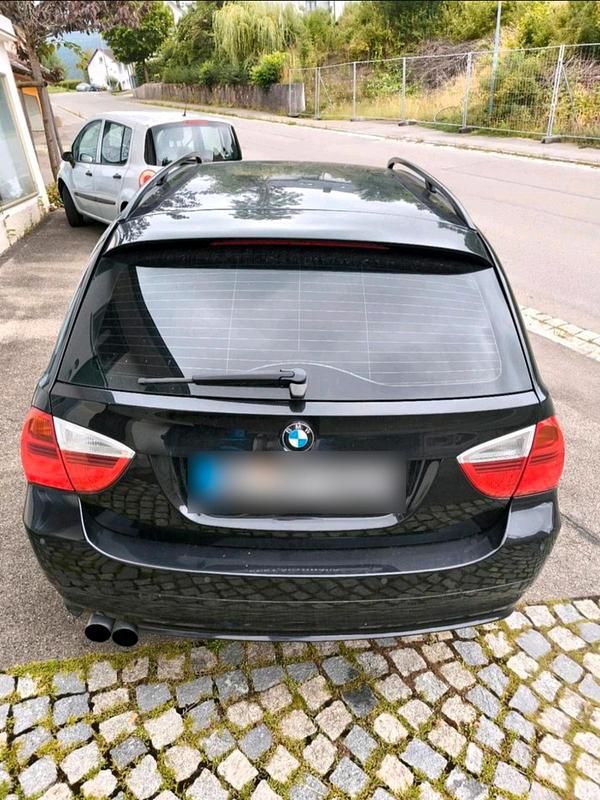 Gebraucht BMW 318 143 PS (105 kW) 2008 Schwarz Kombi